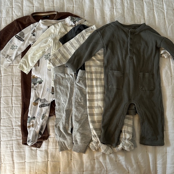Carter's Other - 8 piece 9mo. Cozy Baby Boy Clothes (030)